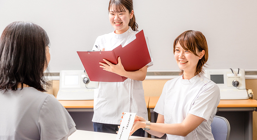 大阪医療福祉専門学校「言語聴覚士学科」での2年間を年次別に紹介！