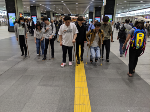 作業療法士学科 夜間部ゼミ「杖で歩きながら新大阪駅校内へ！」