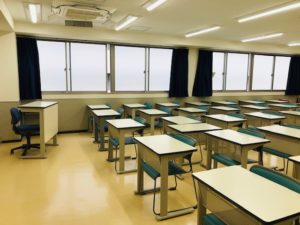 視能訓練士学科３年制　教室・ロッカーの掃除を行いました！