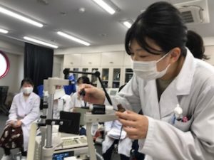 視能訓練士学科１年制　学内実習「超音波検査」