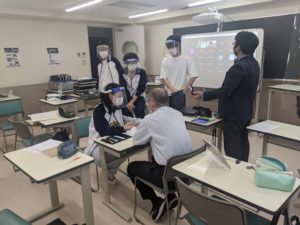 作業療法士学科　「感覚検査・血圧測定」授業風景☆彡