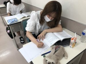 作業療法士学科　「医学総論」の授業で新聞作成！