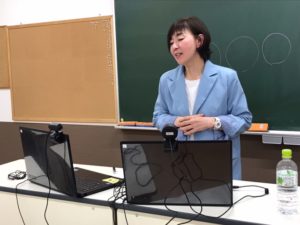 医療総合学科　特別授業「笑顔の作り方」♪