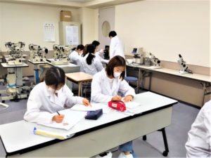 医療総合学科　視能訓練士学科１年制進学コース　『１.２年生　合同実習授業の様子☆彡』