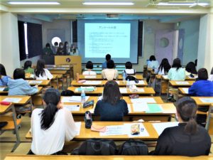 視能訓練士学科３年制　３年生　『卒業研究の中間報告会の様子♪』