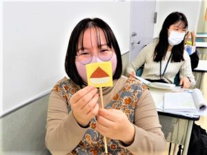 言語聴覚士学科  1年生　『訓練道具づくり』