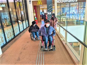 作業療法士学科　『新大阪ターミナルステーションでの車椅子体験』