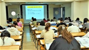 視能訓練士学科１年制　　『１年生、授業開始！』