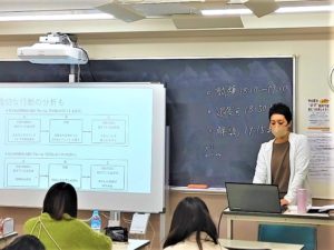 こどもリハビリテーション支援専攻コース　　『応用行動分析学の講義』