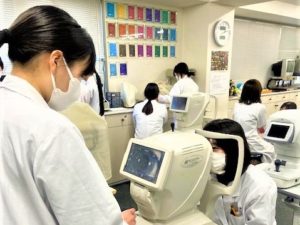 視能訓練士学科　　『視能訓練士をご存じですか？　お仕事紹介　～オートレフ編～』