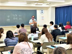 視能訓練士学科３年制　　『１年生　～同行援護の授業・講義～』