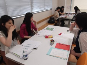 言語聴覚士学科　1年生が「音声学」のテスト勉強を頑張っています☆