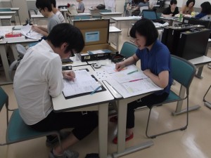 言語聴覚士学科　休みの日も検査練習！