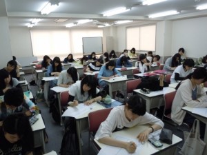 視能訓練士学科３年制　「チーム医療論演習」の事前演習を行いました！