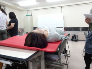 作業療法士学科　「動作を観察する」授業を行いました！