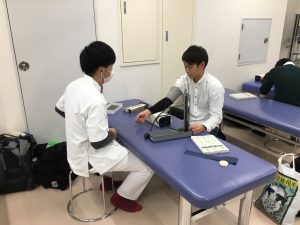 理学療法士学科　実習前練習の様子をご紹介！