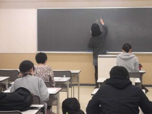 言語聴覚士学科　模擬試験の解説作りを行いました！