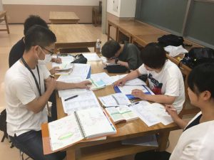 作業療法士学科　夜間部1年生が授業前に勉強会を開きました！