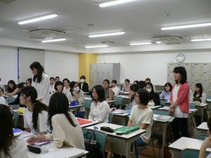 視能訓練士学科１年制　実習中も元気に登校しています！