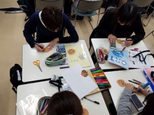 視能訓練士学科３年制　幼稚園実習に向けて「アイパッチ」を作成！