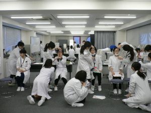 視能訓練士学科１年制　「視能矯正各論Ⅲ」の授業を紹介します！