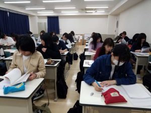 視能訓練士学科３年制　朝学しています！